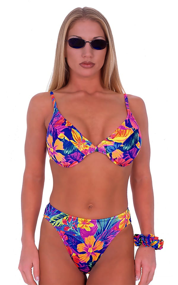 Womens Full Cup Underwire Swimsuit Top in Hawaiian Floral, Front View